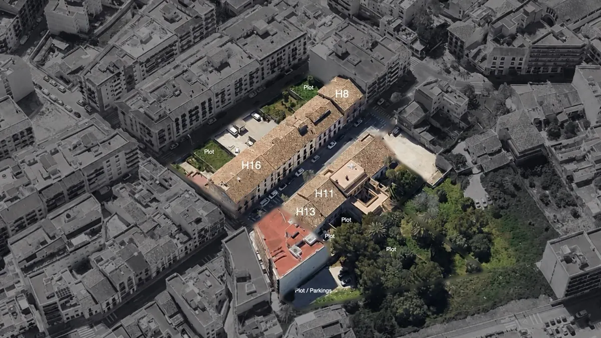 Heritage Jávea — aerial view of the old town with the four buildings H8, H16, H11 and H13 and their plots outlined on Avinguda d’Alacant